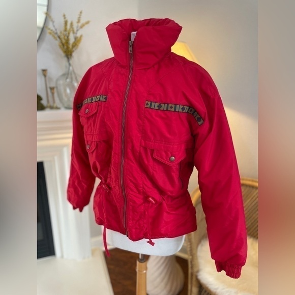 𝅺VINTAGE Red Edelweiss Skiwear Jacket High Neck